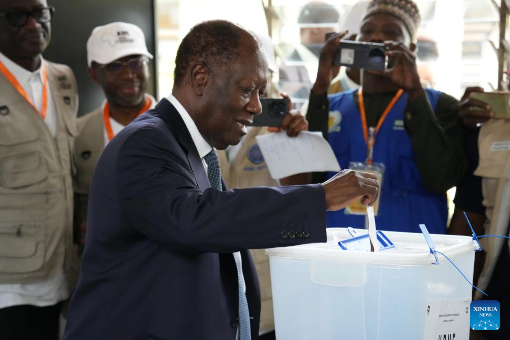 Président de la Côte d’Ivoire votant au premier tour de l’élection présidentielle 2025